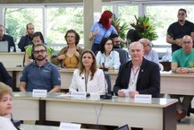 Reitor Josealdo Tonholo e Ana Estela Haddad