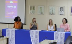 As professoras Lígia Ferreira, Lana Palmeira, Crystiane Toscano e Elaine Pimentel durante mesa-redonda