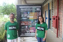 Professor Alexandre Toledo, coordenmador do estudo, e a estudante Esther de Souza Leão, participante da pesquisa