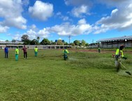 Capinagem do campo do Complexo Esportivo da Ufal