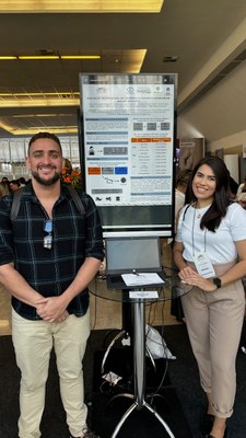 Professor Muller e Vitória Sarmento, durante participação em evento acadêmico