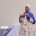 Mãe Mirian Yá Binan na cerimônia onde recebeu o título de Doutora Honoris Causa