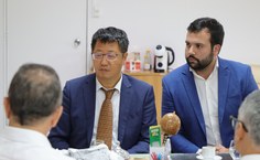 Reunião no gabinete do reitor, no Campus A. C. Simões