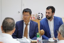 Reunião no gabinete do reitor, no Campus A. C. Simões