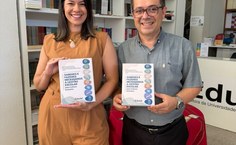 Livia Cipola, uma das organizadoras, ao lado do coordenador-geral da Cied, Fernando Pimentel.