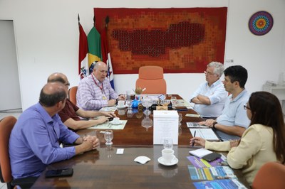 Reunião realiazada com o reitor Josealdo Tonholo