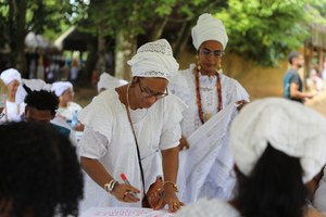 "Abraçando a Serra": Mulheres de Axé ocupam Palmares em ato de resistência