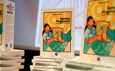 Livro da professora Adriana Capretz que teve pré-lançamento no dia 27 de fevereiro, em cerimônia especial para as homenageadas