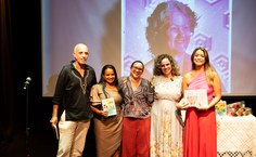 Tito Mendes, artista plástico e filho de Edna Constant, criadora da Casa da Arte - hoje ele quem mantém o legado da mãe, que faleceu; Alessandra Hora, fundadora da Afaeal e Unizika; Isadora Padilha, arquiteta formada pela Ufal e estava representando a avó (já falecida) Janete Portela, que fundou a Associação dos Hemofílicos de Alagoas, Adriana Capretz e Ivana Iza, uma das sereias homenageadas e fundadora do Teatro Homerinho