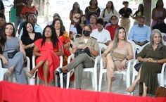 Público prestigia ato de instalação do banco vermelho