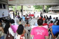 Ufal instala Banco Vermelho em ato simbólico de combate ao feminicídio