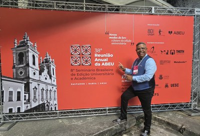 Diretor da Edufal, professor Eraldo Ferraz, na reunião anual da Associação Brasileira das Editoras Universitárias em Salvador.