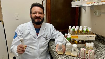 Professor Lucas Anhezini, coordenador do Lavitox