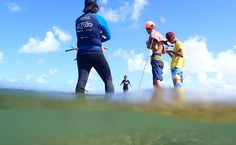 Pescadores no momento de captura do peixe-leão em Piaçabuçu
