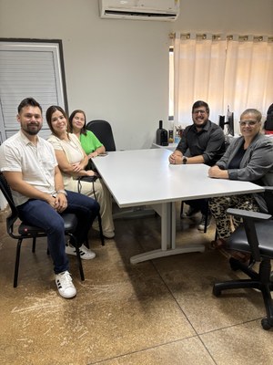 Pesquisadora Claudia Centurion, da Universidade Nacional de Assunção (UNA) com os professores Andrey Ferreira, Karol Fireman e docentes do curso de graduação e do Programa de Pós-Graduação em Enfermagem da Ufal.