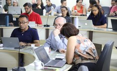 Reitor Josealdo Tonholo durante a euniãp extraordinária do Consuni